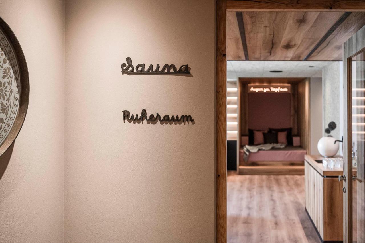 Roesslwirt Hotel Barbiano  Bagian luar foto