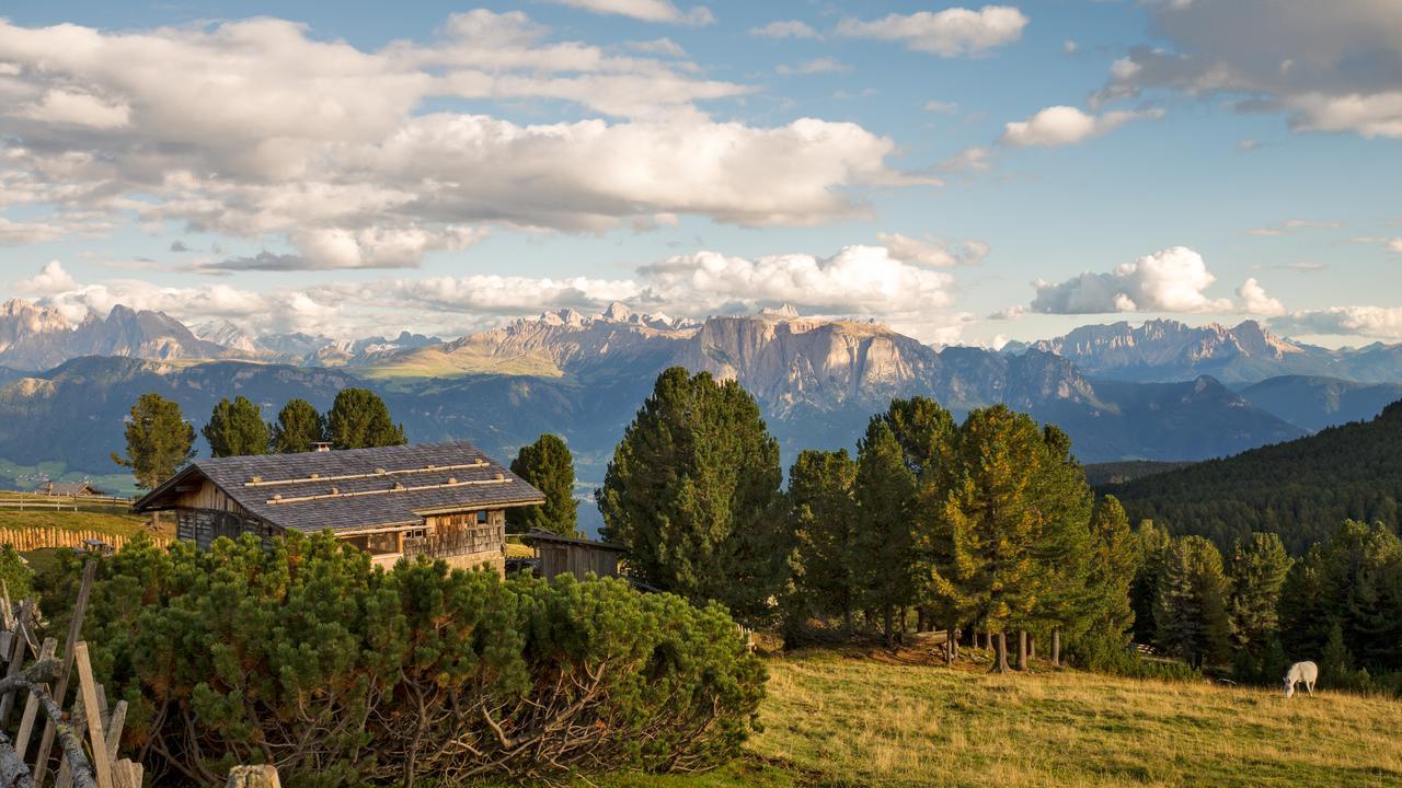 Roesslwirt Hotel Barbiano  Bagian luar foto