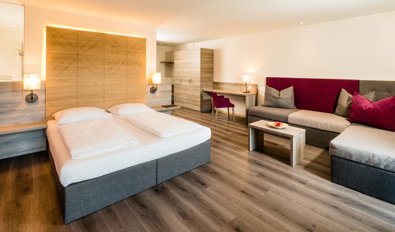 Roesslwirt Hotel Barbiano  Bagian luar foto