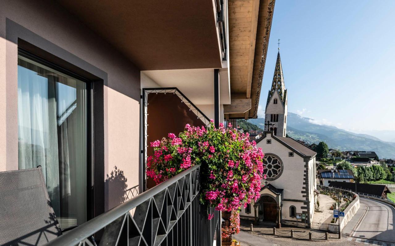 Roesslwirt Hotel Barbiano  Bagian luar foto