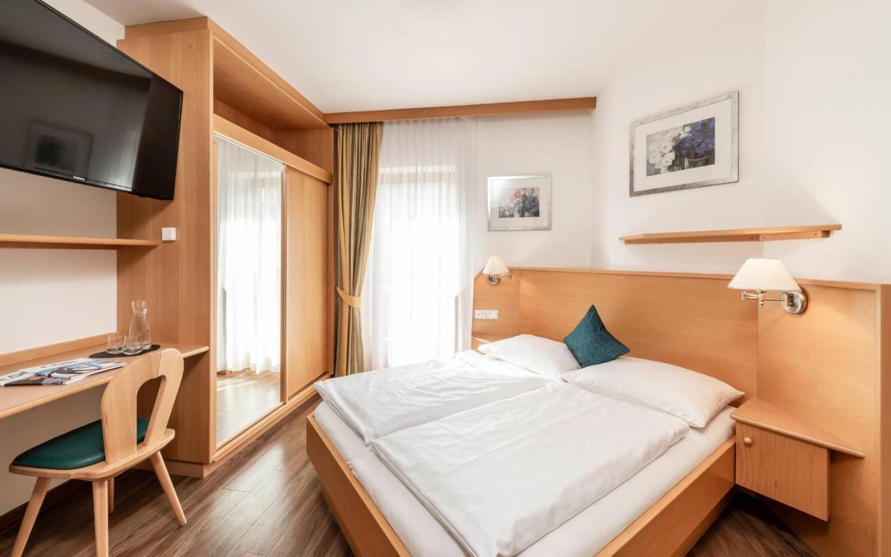 Roesslwirt Hotel Barbiano  Bagian luar foto